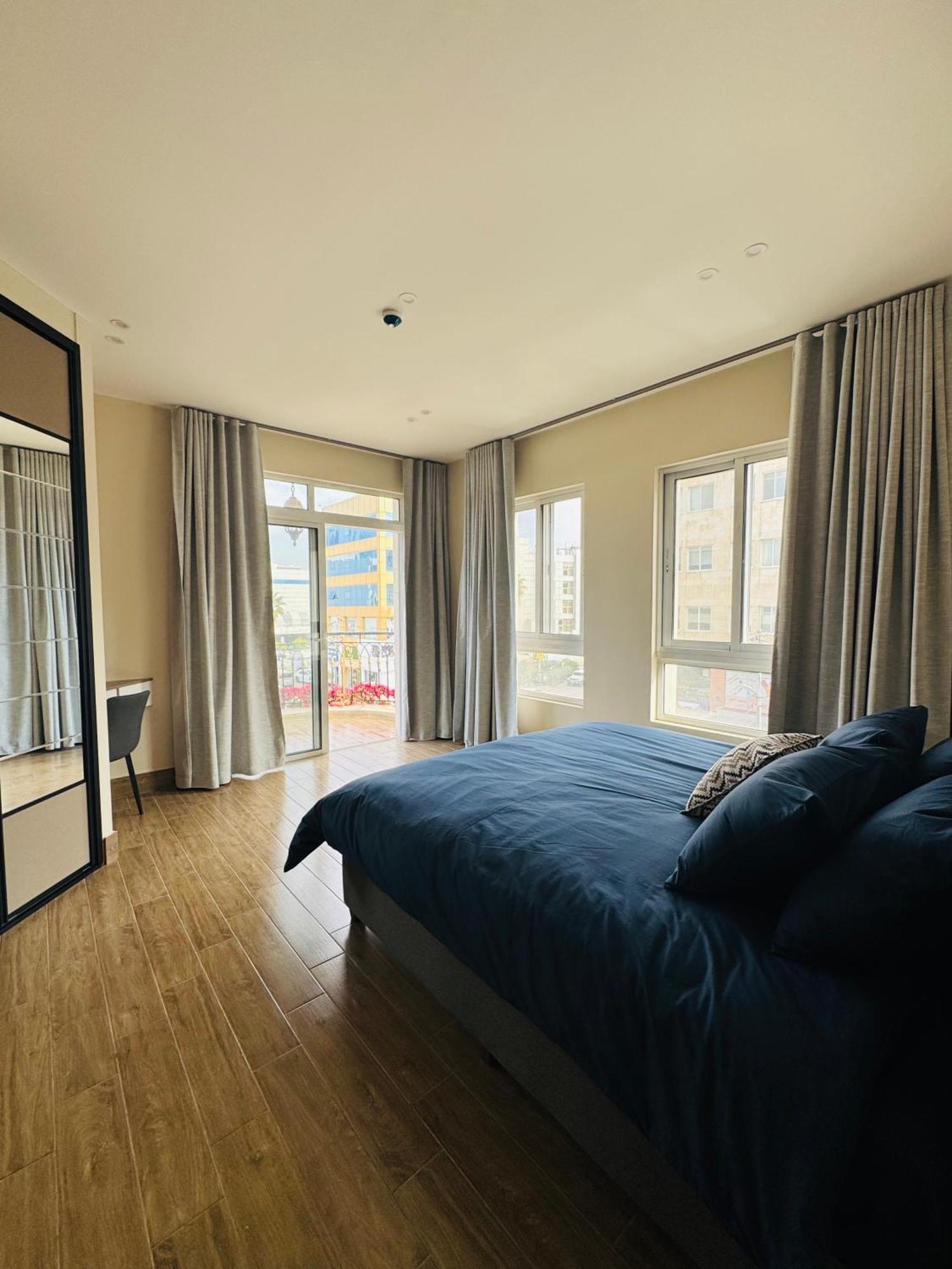 Baden Hotel Suites Амман Экстерьер фото